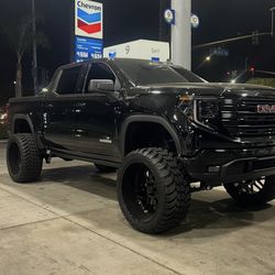 2024 GMC Sierra 1500 LIFT KIT W/ WHEELS