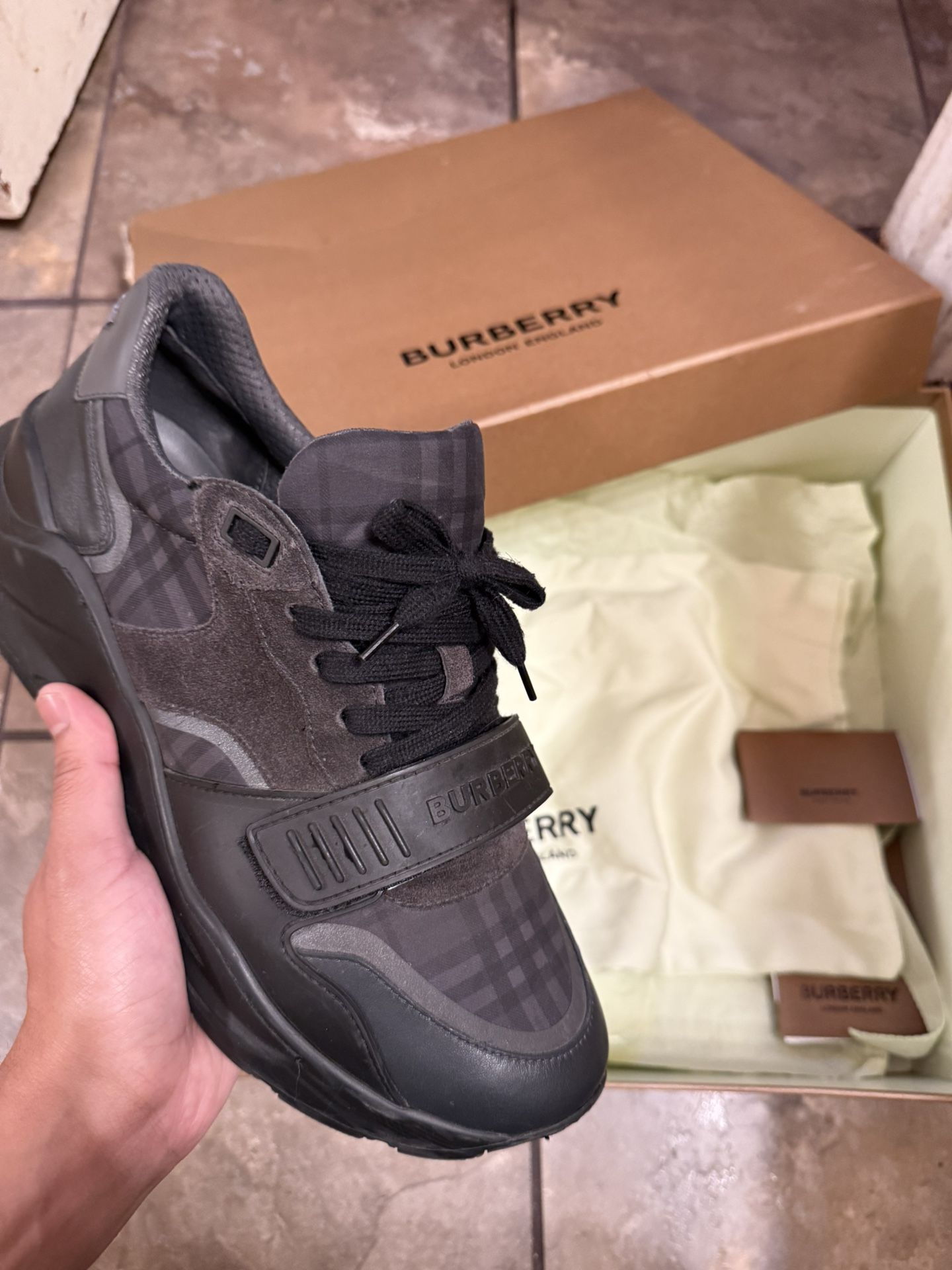 Burberry Shoes Size 42, 9y Original Box 