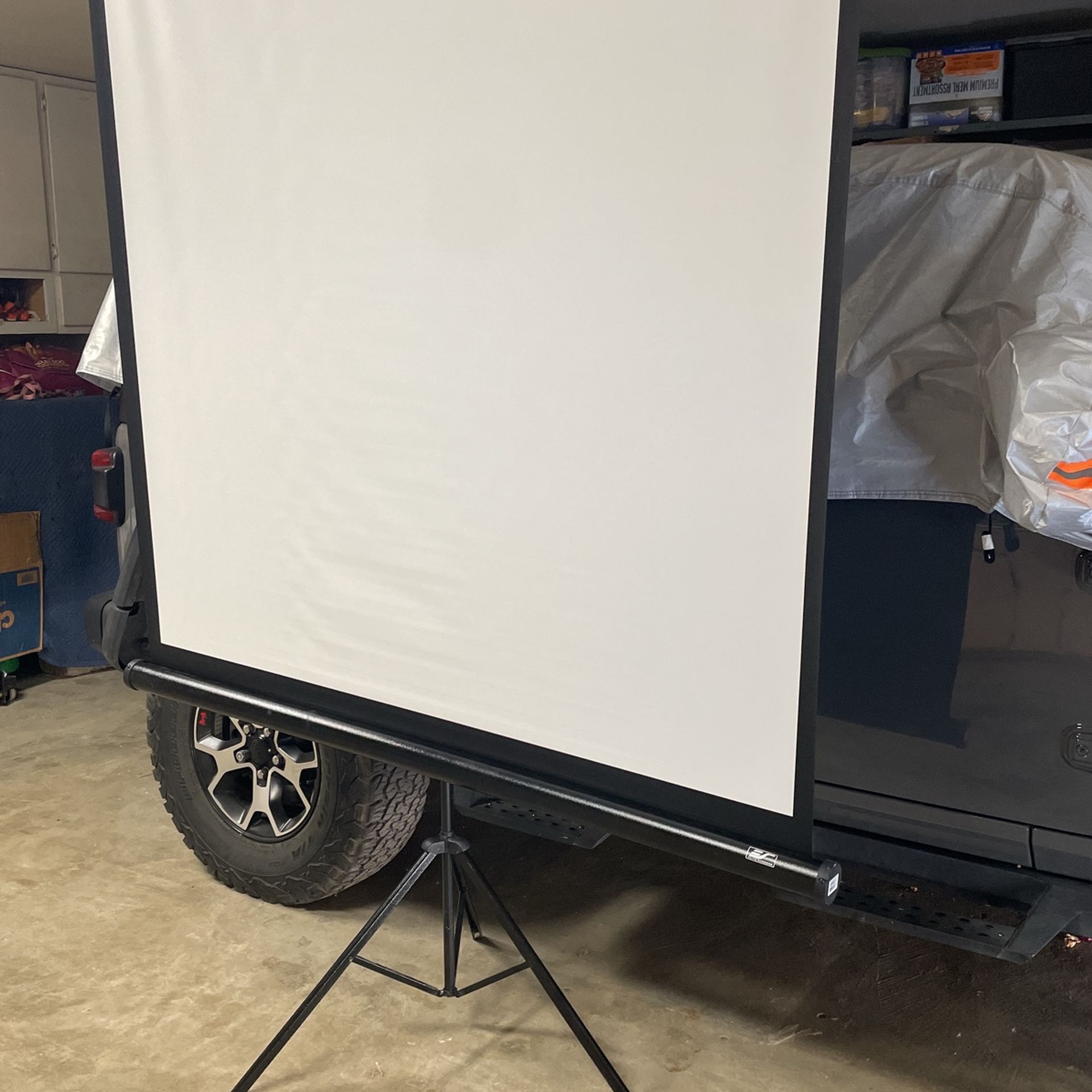 PROJECTION SCREEN