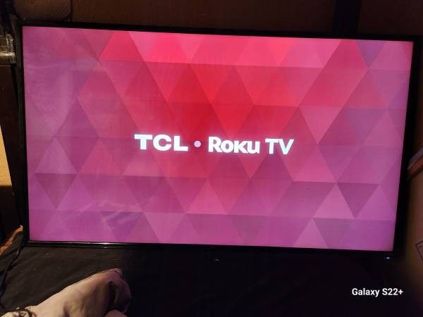50" TCL Roku Tv With Mount And Remote