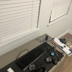 Selling Everthing In The Photo For Cheap 