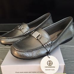 Giani Bernini Memory Form Flats