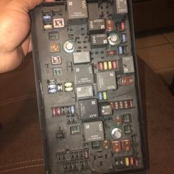 20110-2011 Camaro 3.6 Fuse Box 