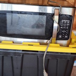 Microwave with tray and bowls