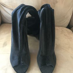 New Open Toe Shoes Size 8