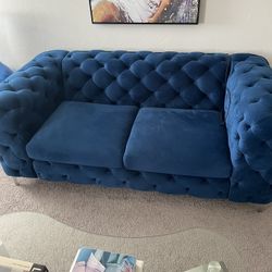 Tufted Loveseat 