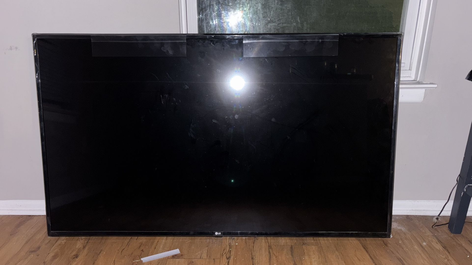 LG 55" And Samsung sound Bar/bass/home Theater