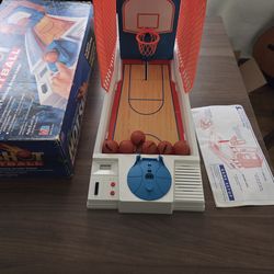 MILTON BRADLEY HOT SHOT BASKETBALL GAME