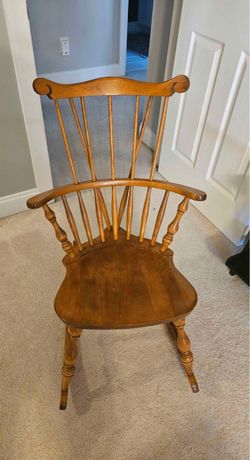 Solid Wood Windsor Rocking Chair – Excellent Condition