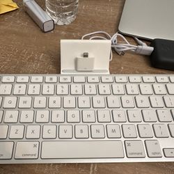iPad Keyboard Model A1359 w/ Adapter