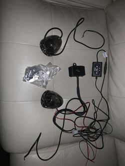 The Pyle Cycle Series 600-Watt Mounted Motorcycle/ATV/Snowmobile Amp and Weatherproof Dual-Handlebar Speakers with Bluetooth