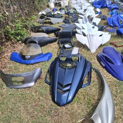 Lots of New Yamaha parts, plastic body parts