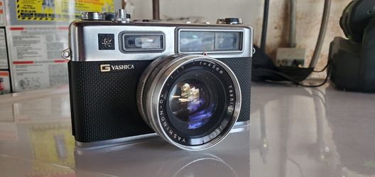 Yashica Yashinon-DX F=45 mm Camera