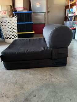 Tri-fold Cushion