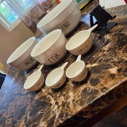 Ceramic bowl set