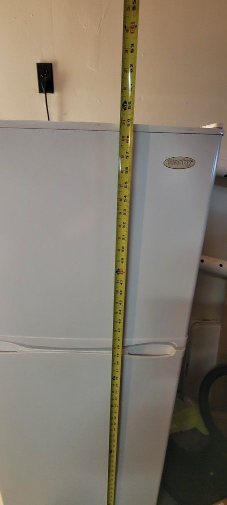 DANBY REFRIGERATOR 
