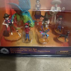 Disney Deluxe Coco Figurine Set