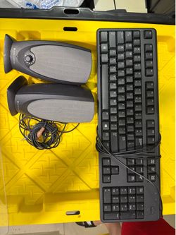 Teclado y bocinas