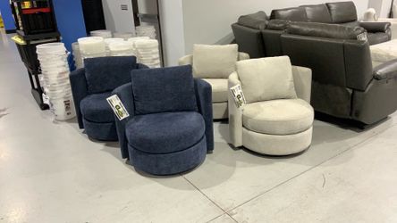 2Pack Thomasville Swivel Chair
