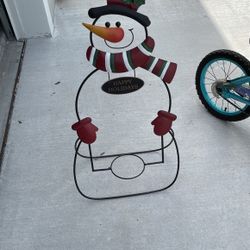 Snowman That Hold A Poinsettia 