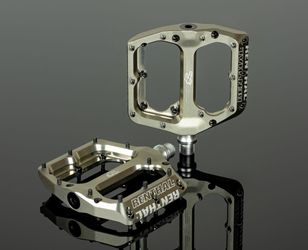 Renthal Revo F gold pedals