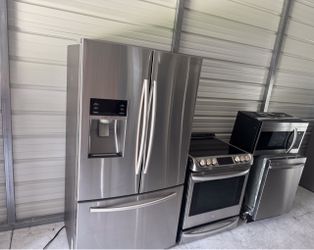 Entire kitchen appliances set
