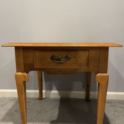 Vintage Ethan Allen Heirloom Nutmeg Maple Side Table 