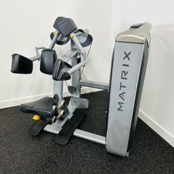 Matrix G7 Commercial Lateral Raise Machine - Gym Equipment