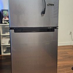 MagicChef Mini Fridge