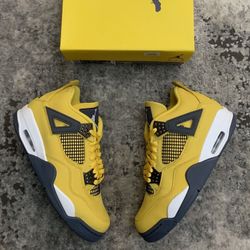 Air Jordan 4 Retro “Lightning” 2021 Release Size 9 Brand New 