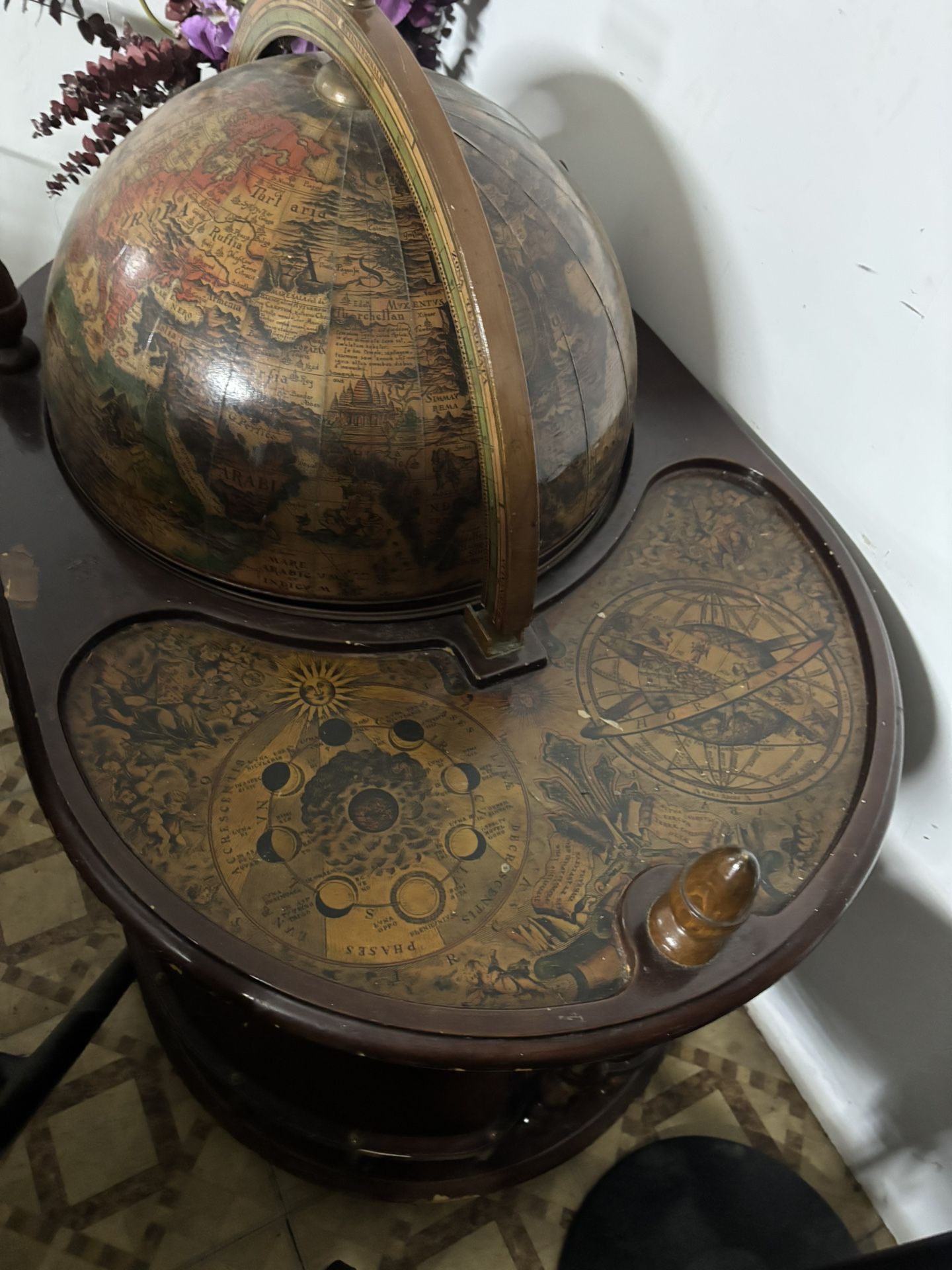 Vintage-style globe bar