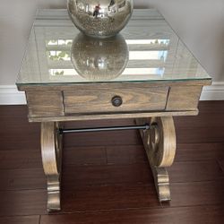 2 Side tables 