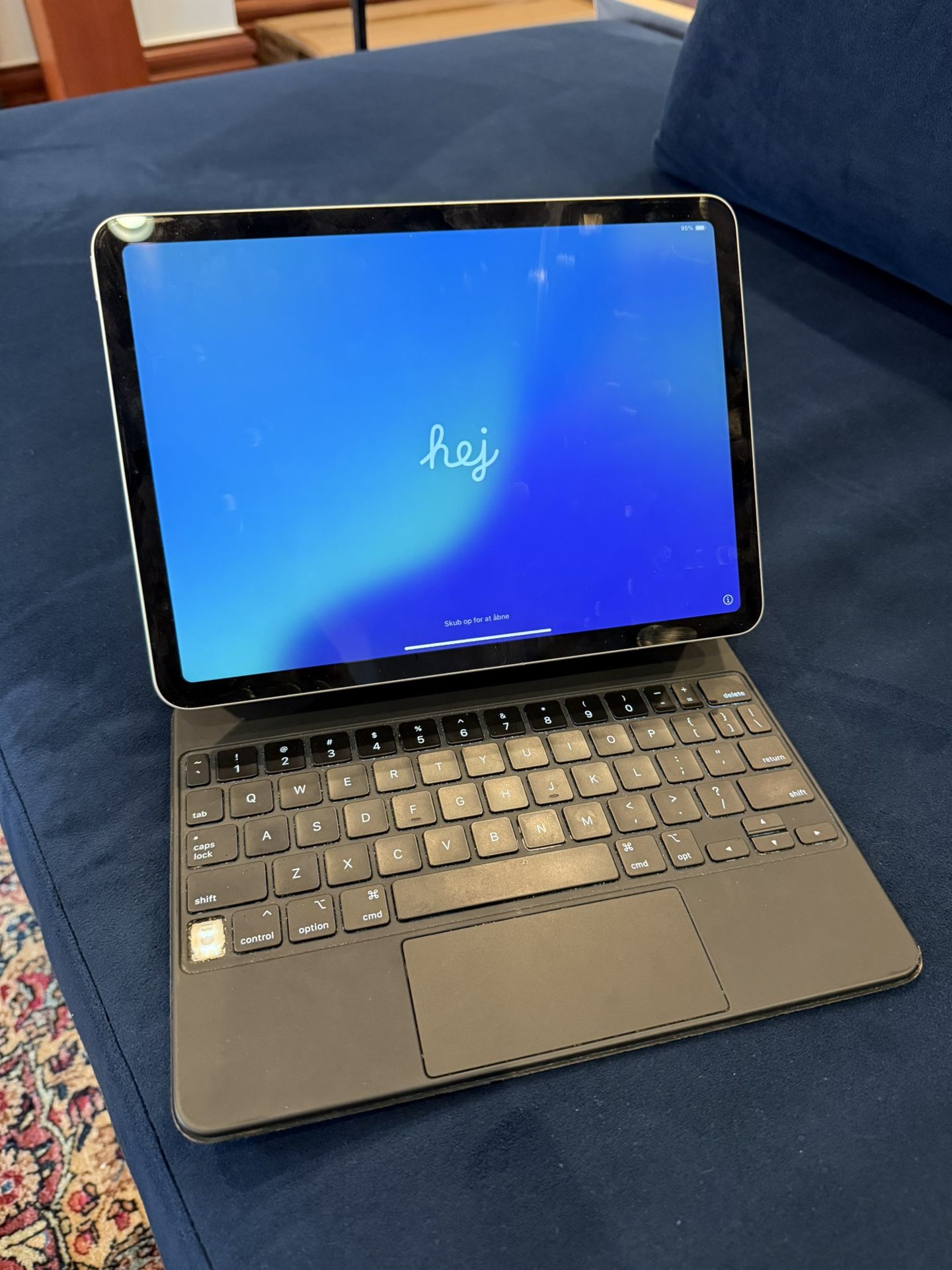iPad Air 256GB w/ Keyboard Case