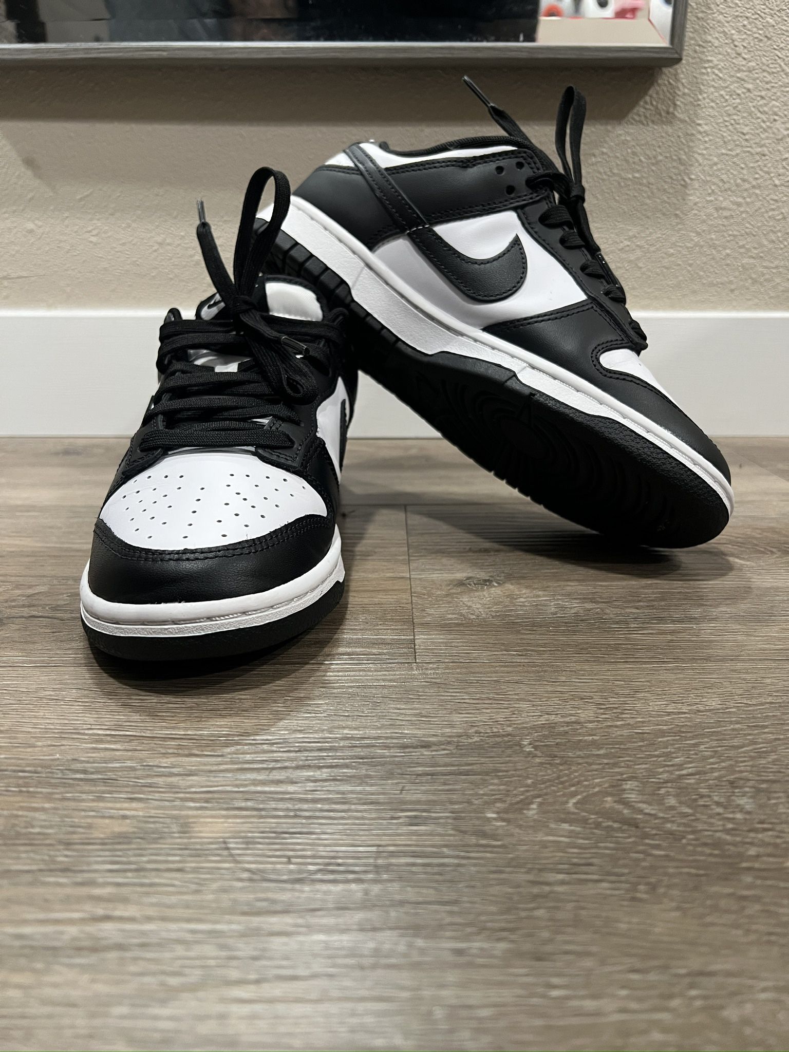 Nike Dunks ‘Panda’ 7.5 M/9W