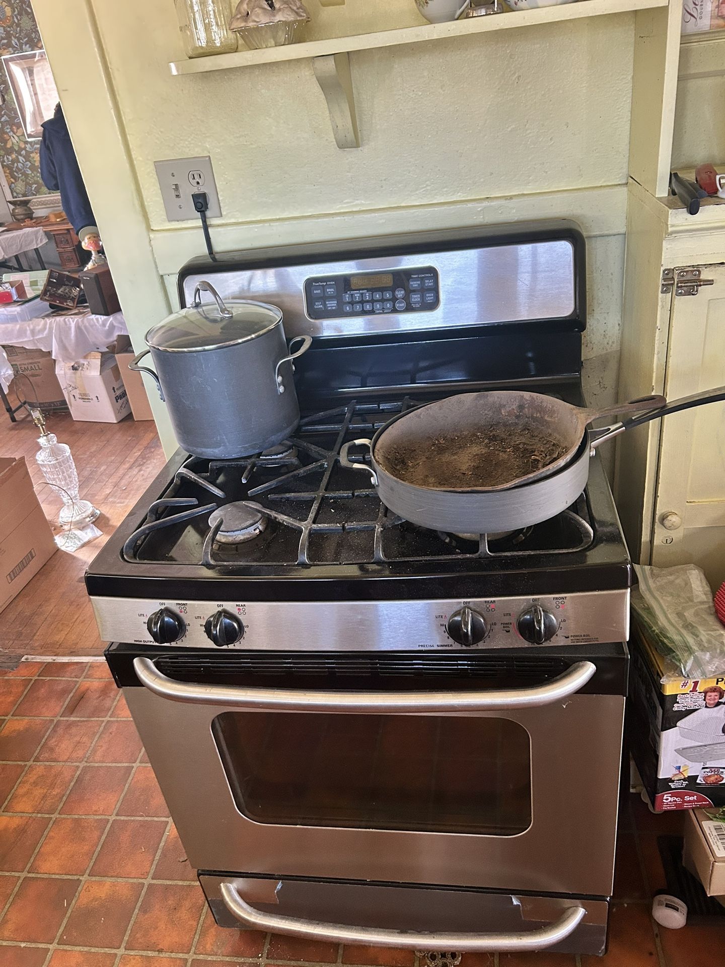 Huge Estate Sell!!! Microwave And Stove Bundle Deal