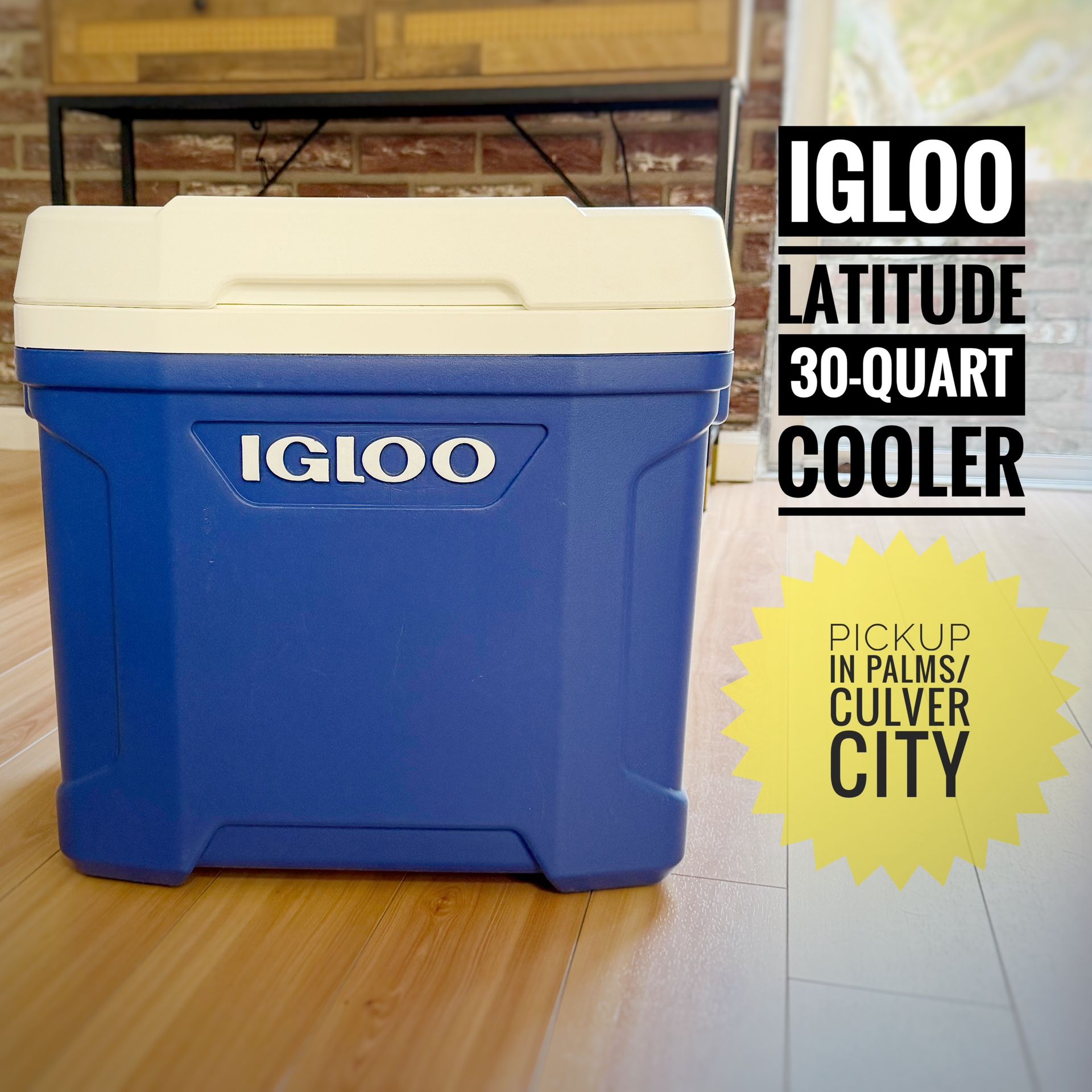 Igloo Latitude Hard-Sided 30-Quart Cooler with Wheels, BLUE