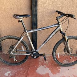 Trek 4300 Mountain Bike 19.5” Serial # WTU268C1579B
