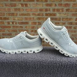 On Cloud 6 Women Sneakers US Size 10 Midnight/ White Color Store Display 