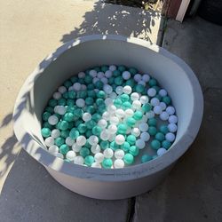 Ball pit
