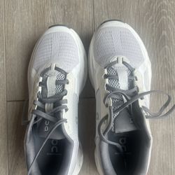 On Women’s Cloudrunner 2 size 8