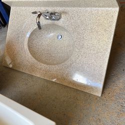Vanity Top W Faucet