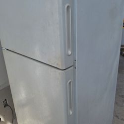 15 Cu ft White Refrigerator Obo W Hollywood