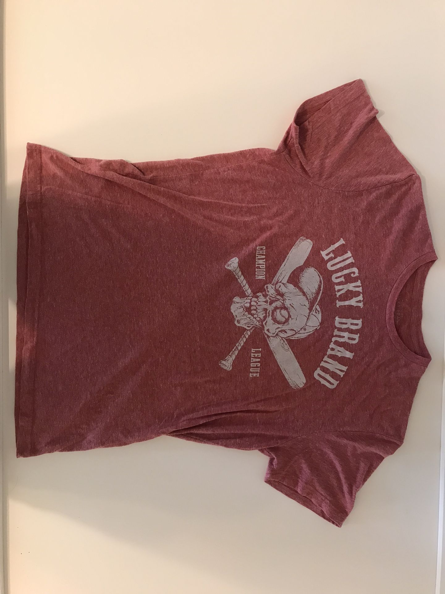 Lucky Brand Men’s Red Skull Baseball Logo Tee — Size Large
