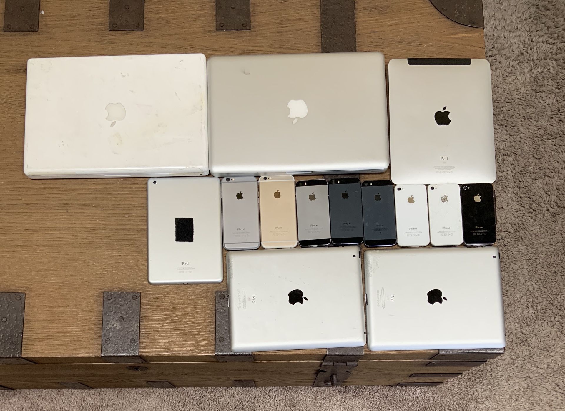 HUGE Apple Bundle iPads/iPhones/MacBooks