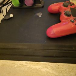 PS4 Pro & 3 Controllers