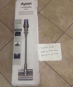 Dyson V9 Submarine Extra Cordless Wet and Dry Stick Vacuum with Wet Cleaner Head With Gift Of Purchase