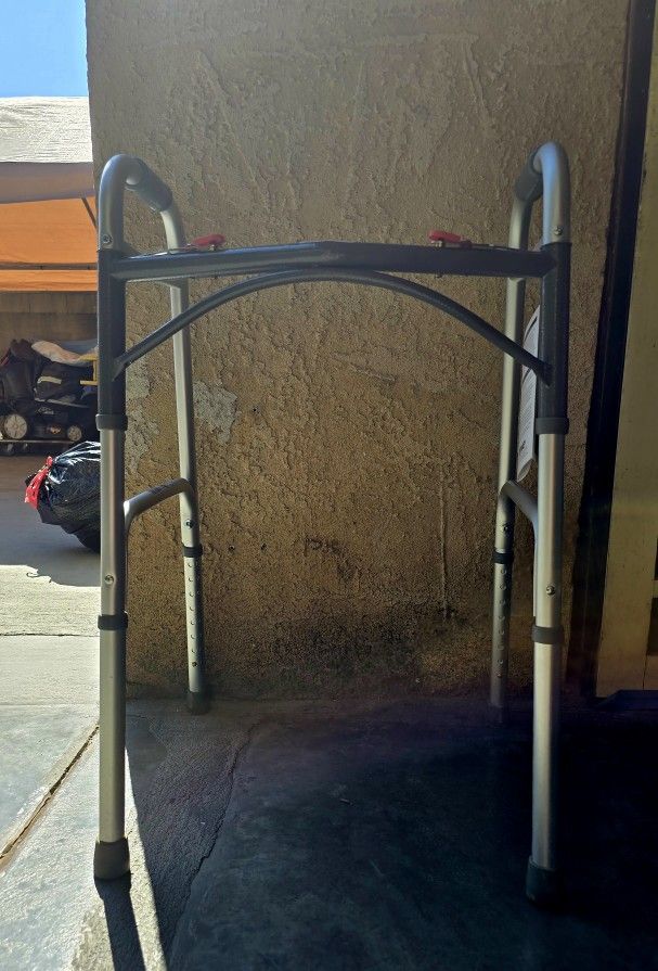 Deluxe Folding Walker