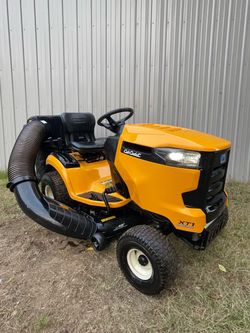 FS: 2017 Cub-Cadet XT1 LT42 Mower Riding Lawnmower and Bagger System
