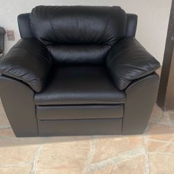Black Leather Armchair 
