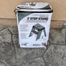 New Commercial 2 step heavy duty ladder asking $120 thanks / and Louisville 1 step ladder $75 